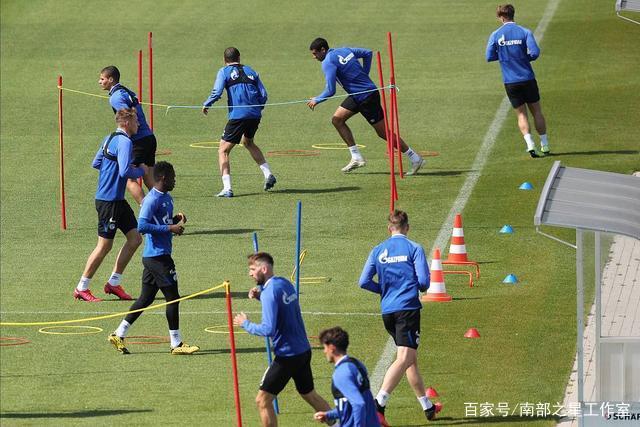 新华社：李梦当选亚洲年度最佳女子篮球运动员